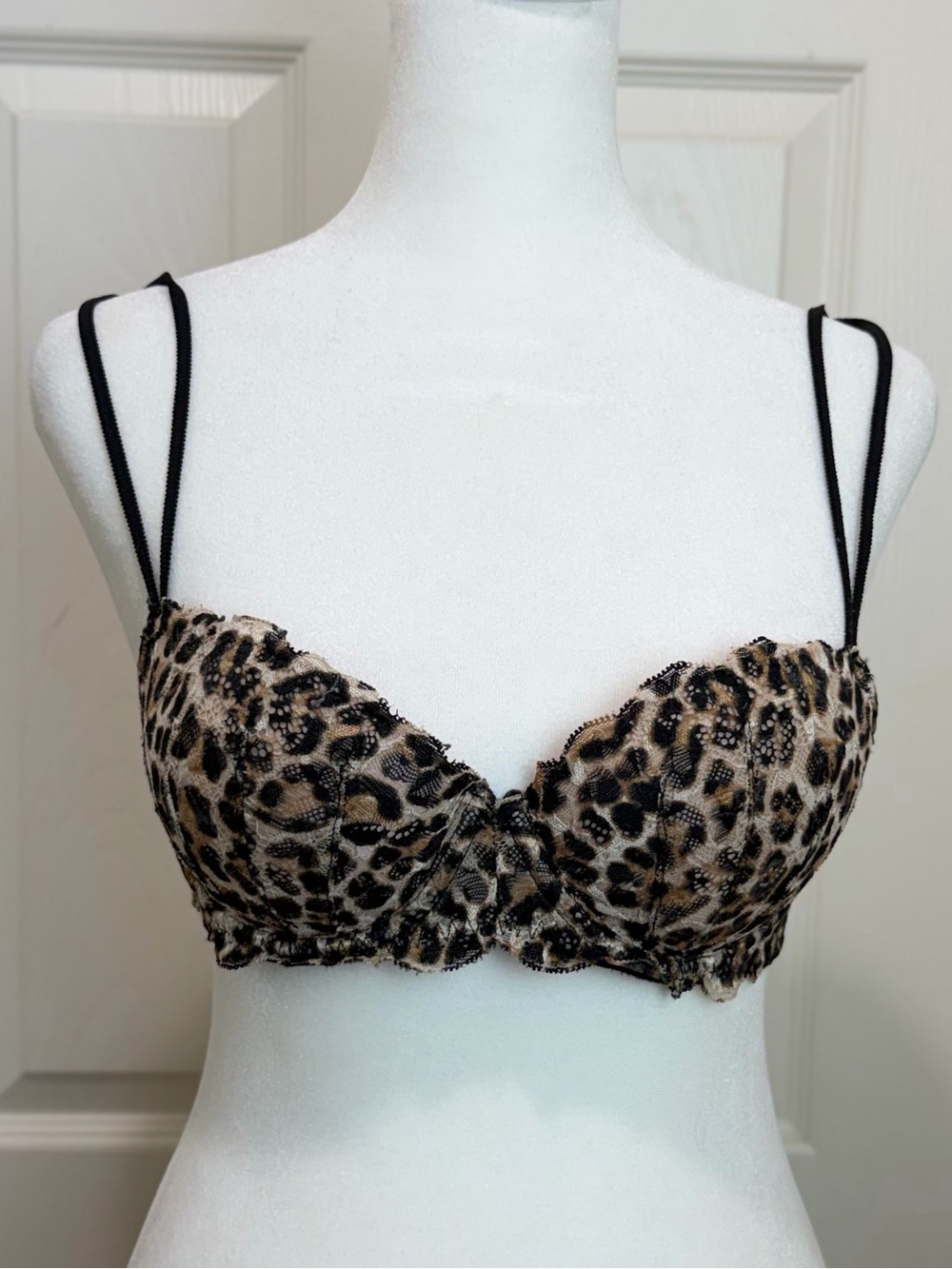 PINK Victoria's Secret Leopard Lace Push-Up Bra 34B